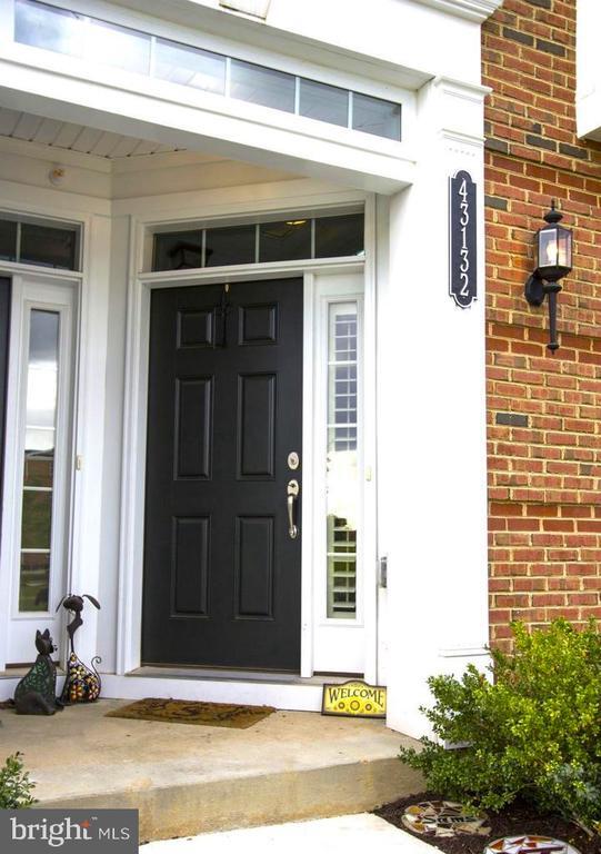 Building Photo - 43132 Thoroughfare Gap Terrace