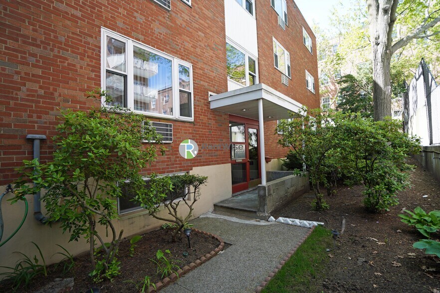 Building Photo - 59 Parkman St