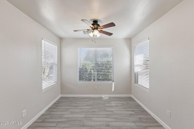 Building Photo - 33602 N Roadrunner Ln