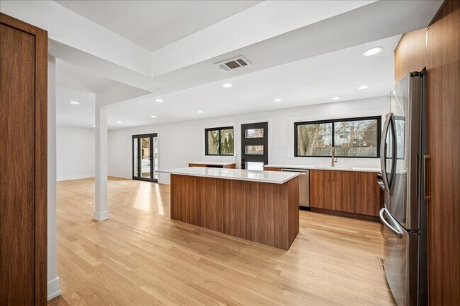 Building Photo - 626 Barberry Rd