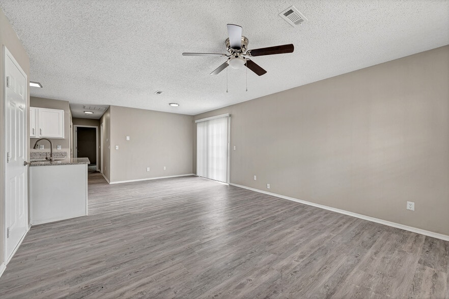 Building Photo - 4660 W Dover St