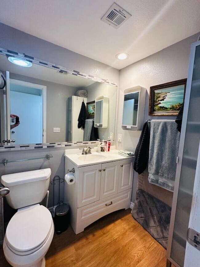 Building Photo - Stunning 2 bedroom/ 2 bath Condo in Creekw...