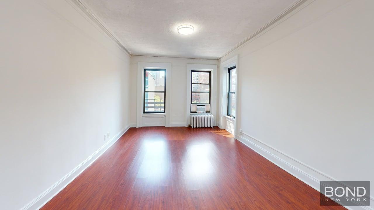 Building Photo - 171 E 88th St