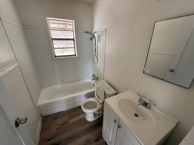 Building Photo - 2806 E 30th St