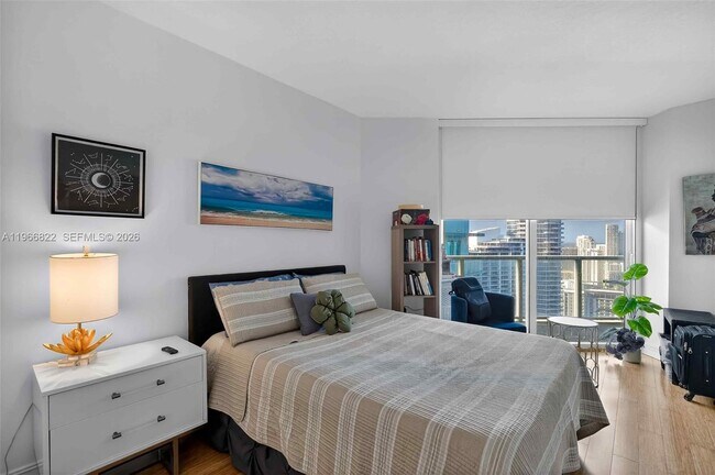 Building Photo - 1900 N Bayshore Dr