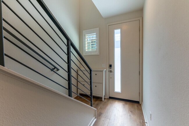 Building Photo - Otay Ranch  3 bd /2 ba Newer Condo w Garage, Laundry + More!