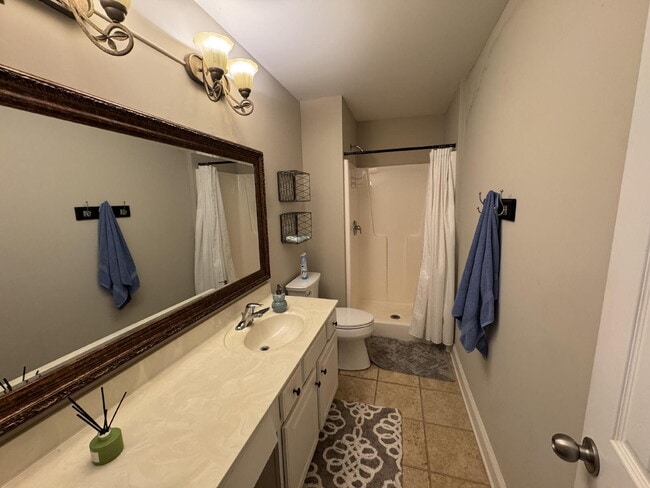 Building Photo - Furnished Duplex in Seneca