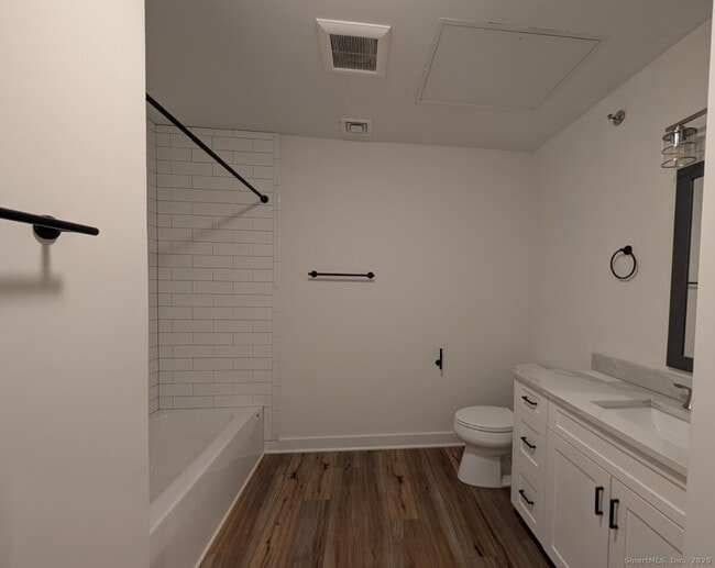 Building Photo - 138 Highland Ave