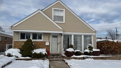 Building Photo - 3800 W 78th Pl