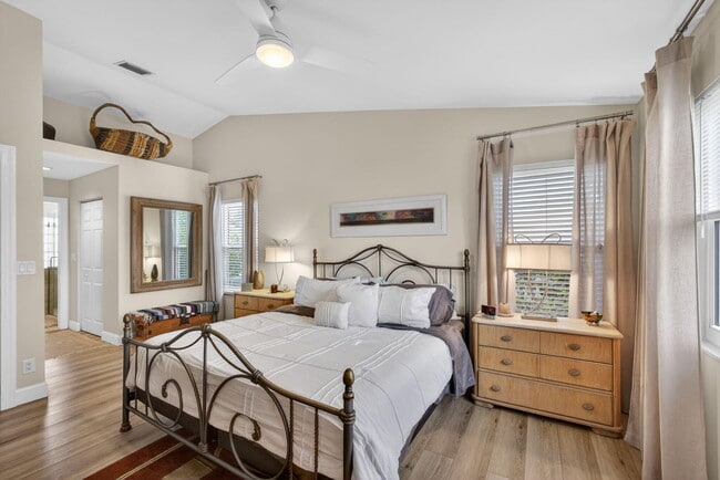 Building Photo - 18221 SE Fairview Cir