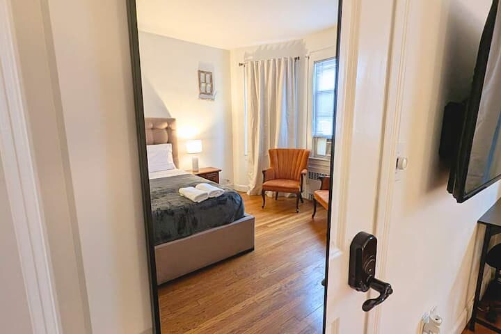 Building Photo - 108 Gotthart St