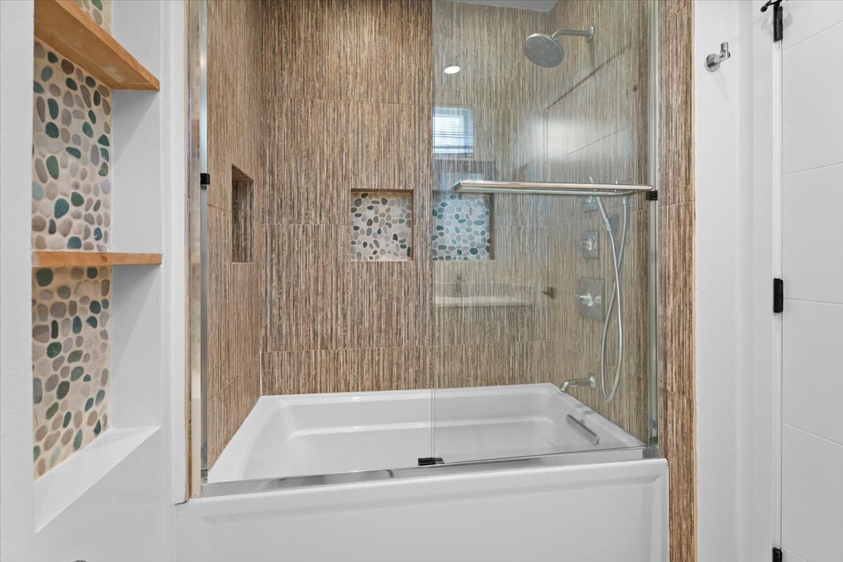 Building Photo - 2550 S Centinela Ave