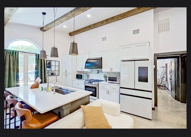 Primary Photo - 918 Mistletoe Ave