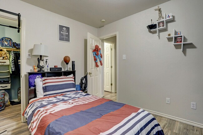 Building Photo - 6613 Cromarty Ln