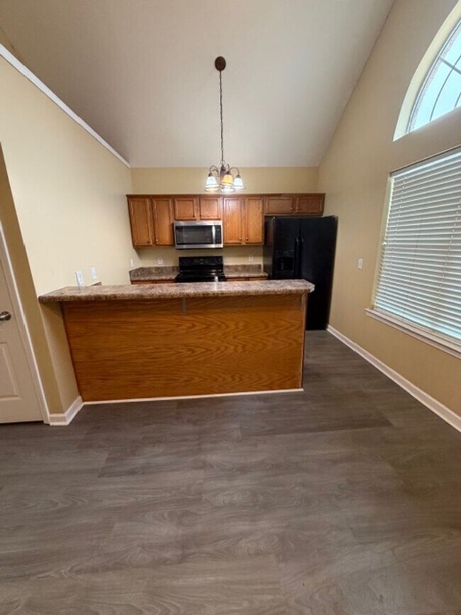 Building Photo - Charming 3 Bed, 2 Bath Home in Warner Robins!