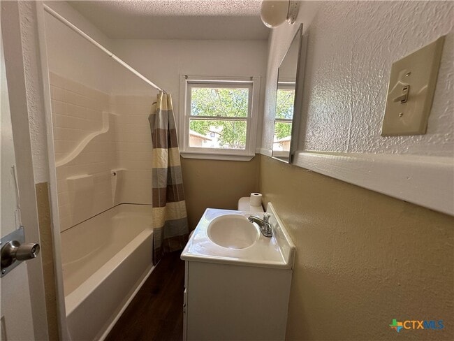 Building Photo - 726 E Humphreys St