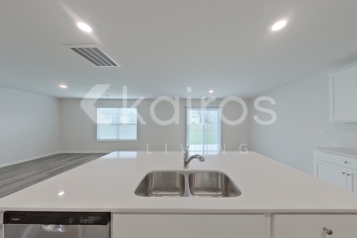 Building Photo - 135 Overstreet Way