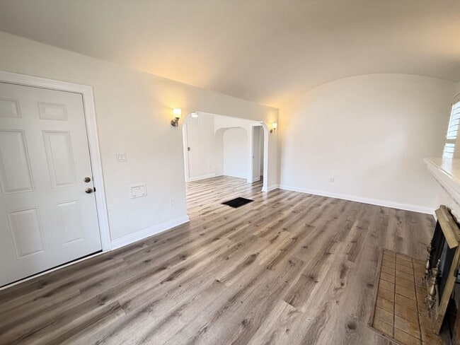 Building Photo - 7307 S Halldale Ave