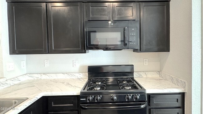 Building Photo - 1033 Candelilla St