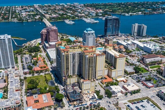 Building Photo - 701 S Olive Ave