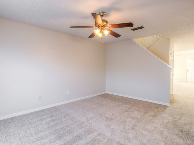 Building Photo - 2217 Heathwood Cir