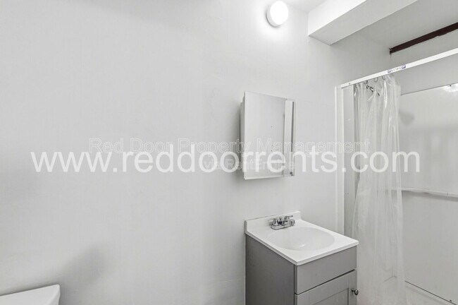 Building Photo - 408 N Oakland Ave