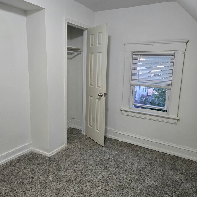 Building Photo - 1443 W 85th St