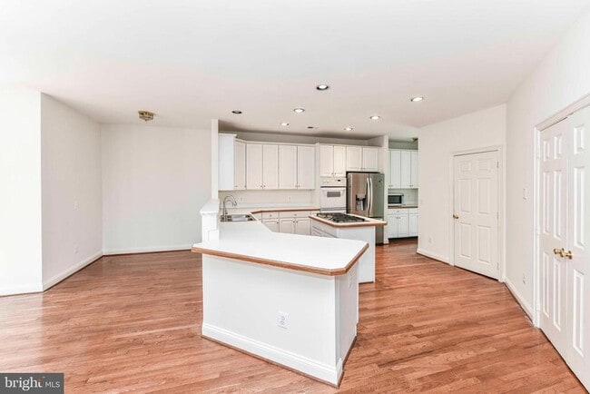 Building Photo - 3105 White Daisy Pl