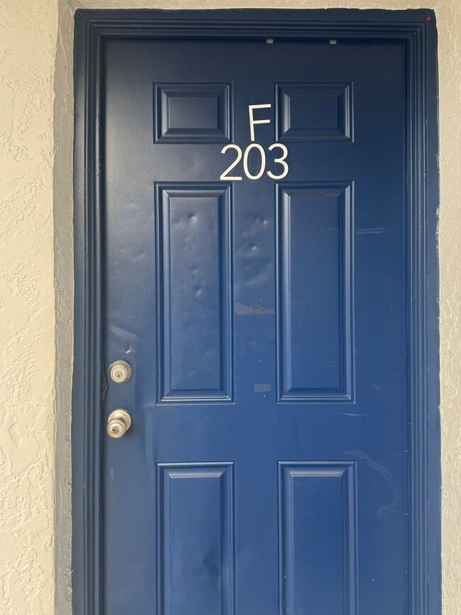 Building Photo - 2B/2B condo in Winter Park