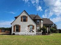 Building Photo - 4 Bedroom Arlington Home with a Lakeside Lot