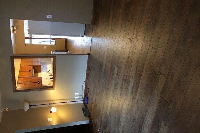 Living room - 911 S Mulberry St