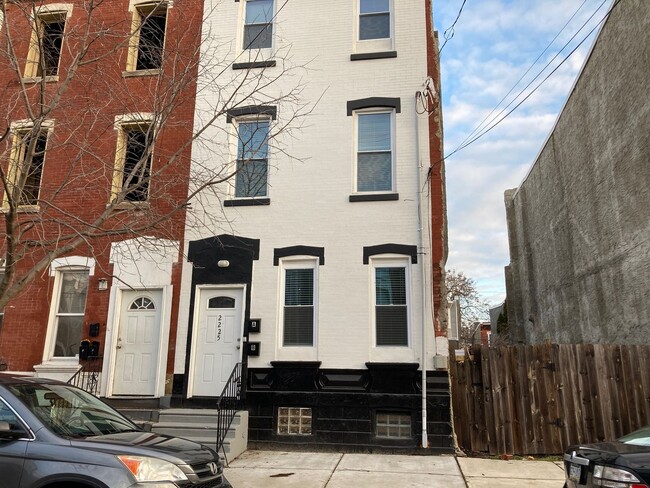 Building Photo - 2225 W Thompson St
