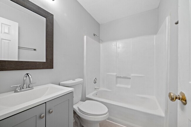 Building Photo - 1761 Skiffes Creek Cir