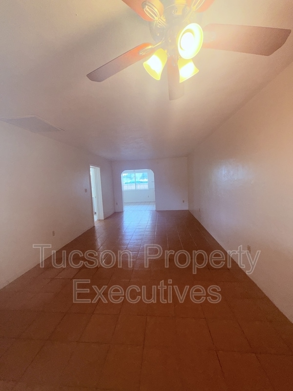 Building Photo - 4741 E 2nd St