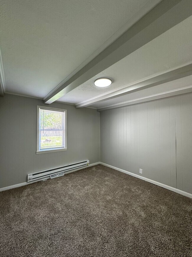 Building Photo - Backyard Nights & Front Porch Mornings — Cozy 3BR Brick Ranch in Fairlawn