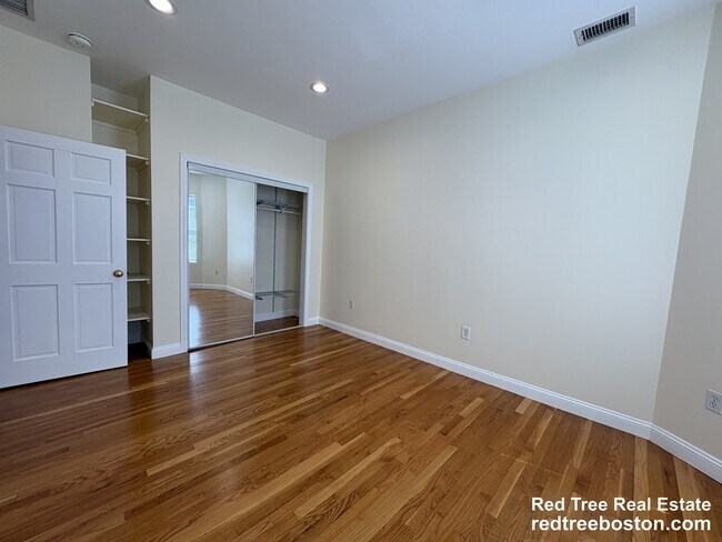 Building Photo - 1801 Beacon St