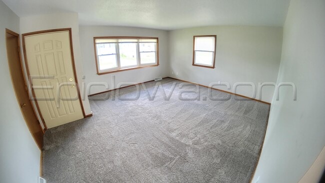 Building Photo - 2645 2nd Ave