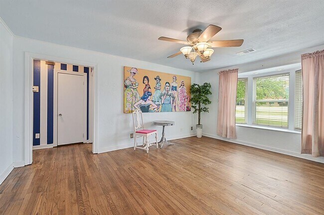 Building Photo - 809 S Coulter Dr