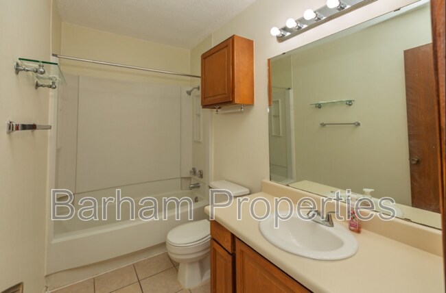 Building Photo - 4133 NE Stallings Dr