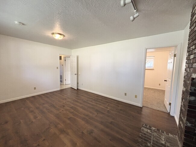 Building Photo - 2243 Aspen Hills Dr