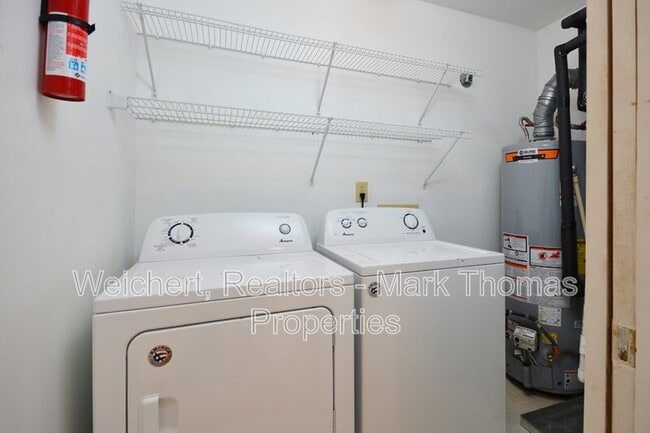 Building Photo - 425 Summerwalk Cir