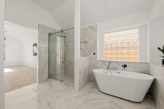 Building Photo - 3538 Lakeaires Ln