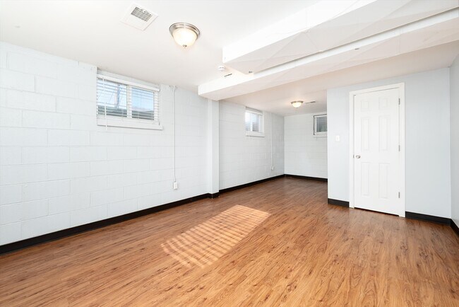 Building Photo - 8989 E 12th Ave