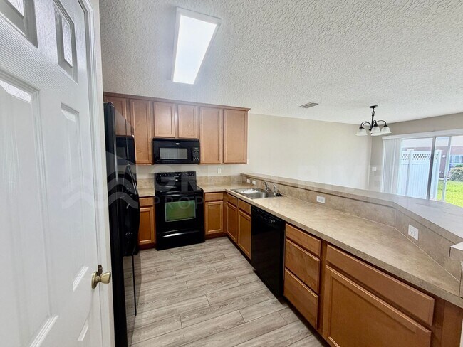 Building Photo - Beautiful 2BR Townhome in Amenity-Rich Fleming Island Community!!