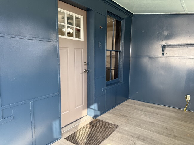 Building Photo - 15 Freestone Ave