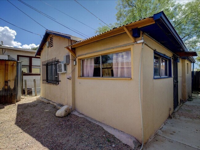 Building Photo - PRICE REDUCTION!!! ALL UTILITIES INCLUDED!