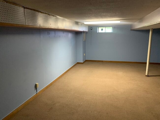 Building Photo - 87 Carnavon Cir