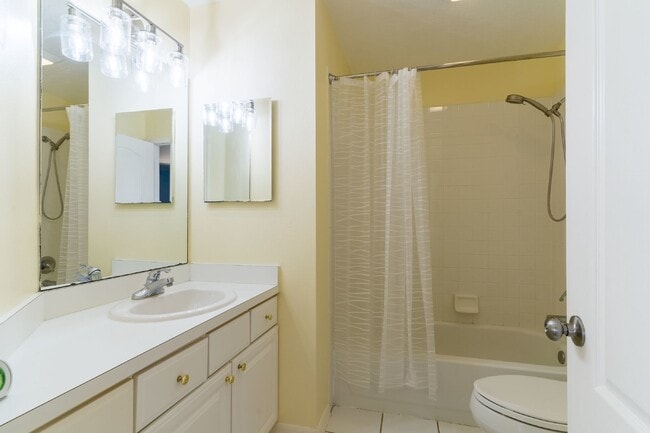 Building Photo - Beautiful 4/2 home Located on a tree lined street in the gate of country club community of the Hu...