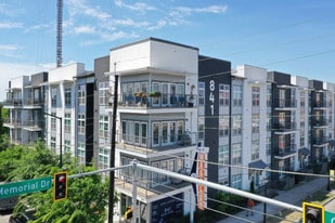 Building Photo - 841 Memorial
