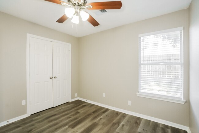Building Photo - 22906 Sugar Bear Dr